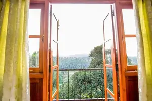 KANDY NEAR ASGIRIYA TEMPLE SUPER LUXRY VILLA FOR SALE