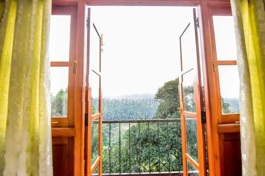 KANDY NEAR ASGIRIYA TEMPLE SUPER LUXRY VILLA FOR SALE