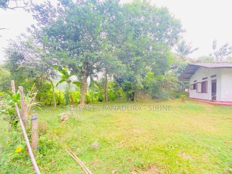 House with 29p Land in Kalutara - Payagala