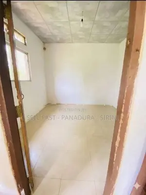 House with 29p Land in Kalutara - Payagala