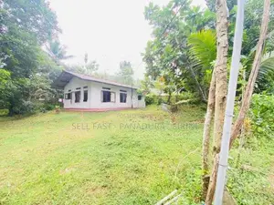 House with 29p Land in Kalutara - Payagala