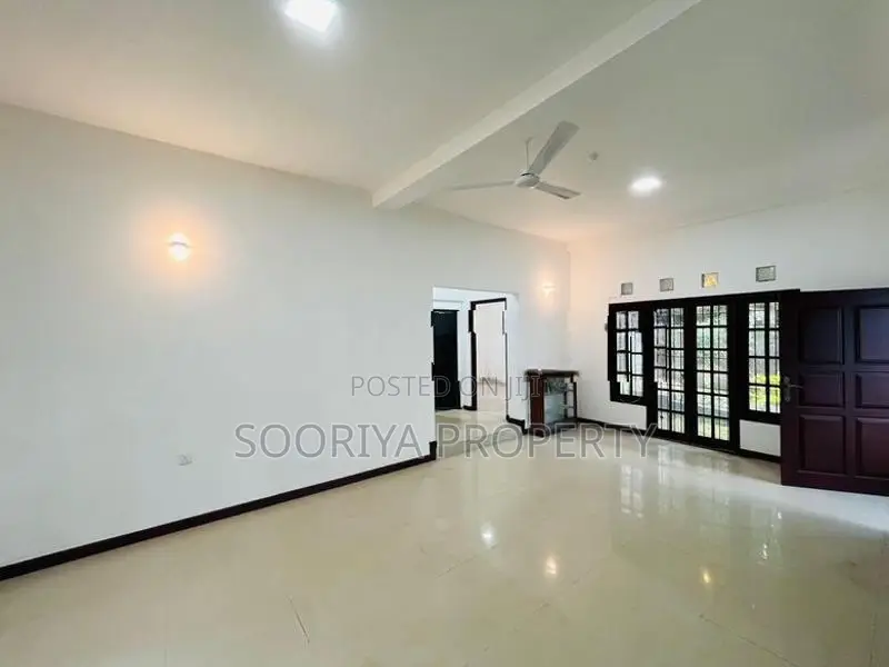 Near Keells Supermarket Thalawathugoda House for Sale