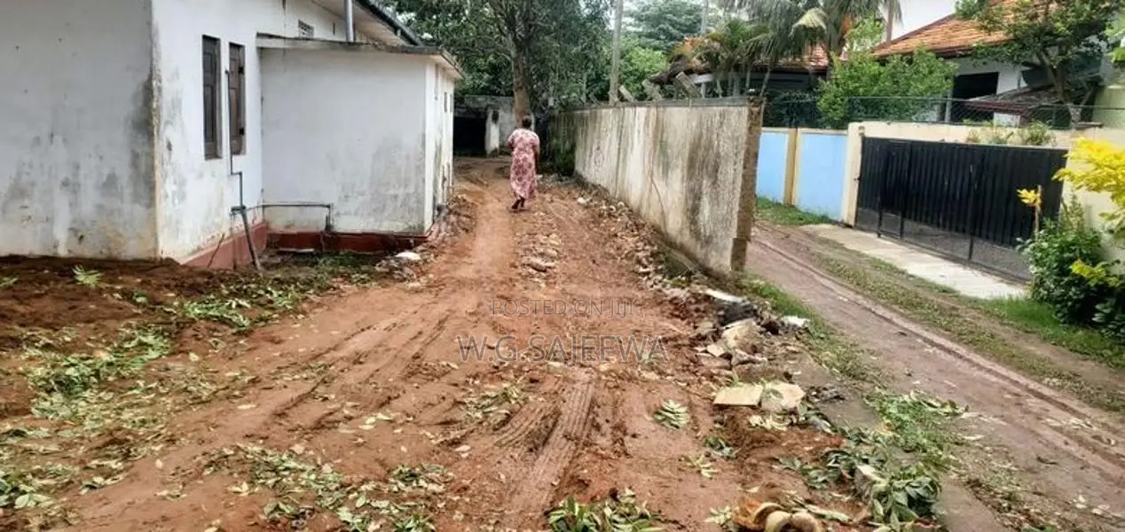 200m Main Road 12 Perch Land for Sale Ja-Ela