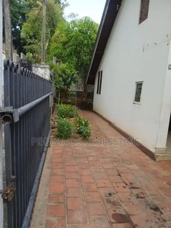 (NH818) House for Sale in Colombo 5