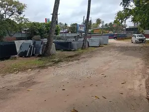 Main road facing 117perch land with house for sale seeduwa