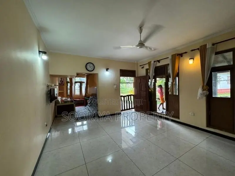 Near University House for Sale in Moratuwa Suwarapola