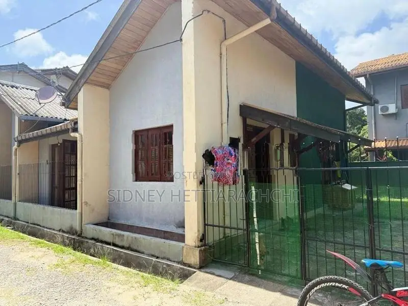 House for sale in Ja-ela-Lake City