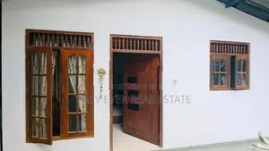 අතුරුගිරියට ආසන්නව වටිනා නිවසක් මුදල් අවශ්‍යතාවයක් මත විකිණීමට