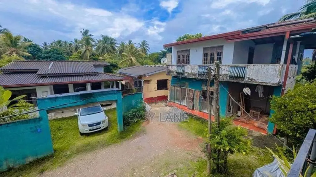 කඩුවෙල Highway පිවිසුමට ලගින්ම 4B/R , 2 Ba/R දෙමහල් නිවස