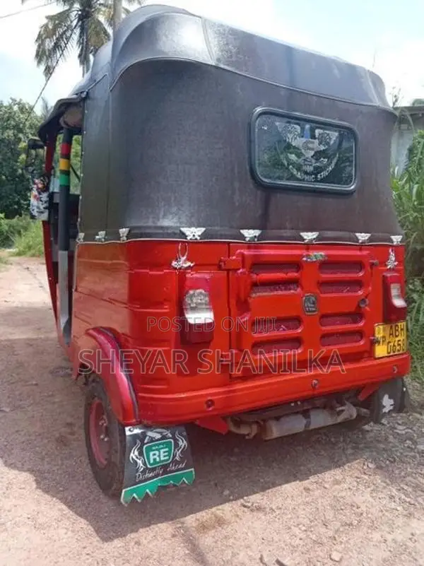 Bajaj RE 2015