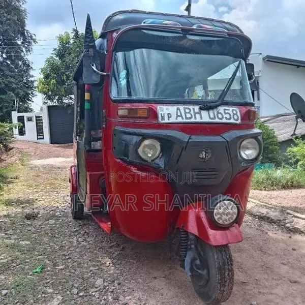 Bajaj RE 2015