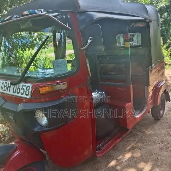 Bajaj RE 2015