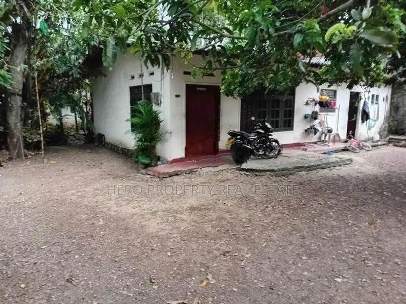 පර්චස් 15ක බිම්කොටසක් බොරලැස්ගමුව නගරයෙන් විකිනීමට