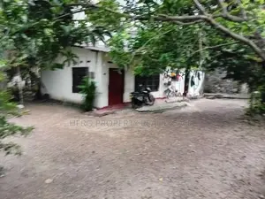 පර්චස් 15ක බිම්කොටසක් බොරලැස්ගමුව නගරයෙන් විකිනීමට