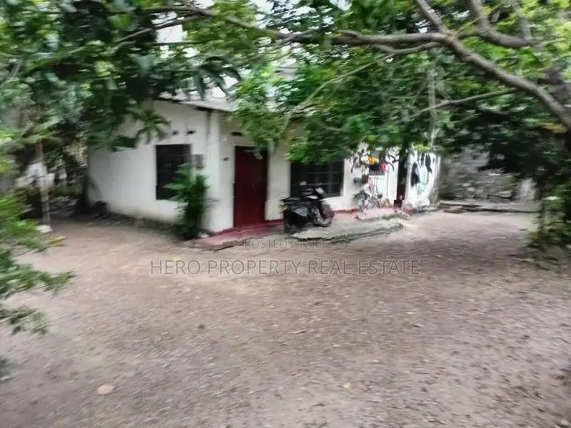 පර්චස් 15ක බිම්කොටසක් බොරලැස්ගමුව නගරයෙන් විකිනීමට
