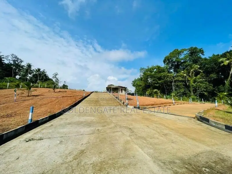 Land for Sale Near the Kandy Rd in Kalagedihena
