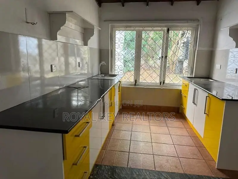 04 Bedroom - House for Rent In Colombo 07