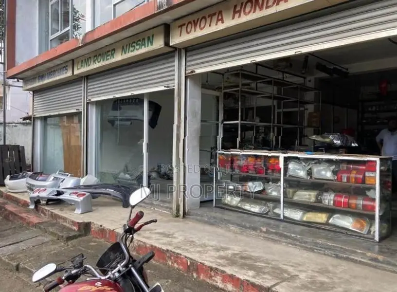 ( TC-1270) Valuable Commercial Building For Sale in Dehiwala