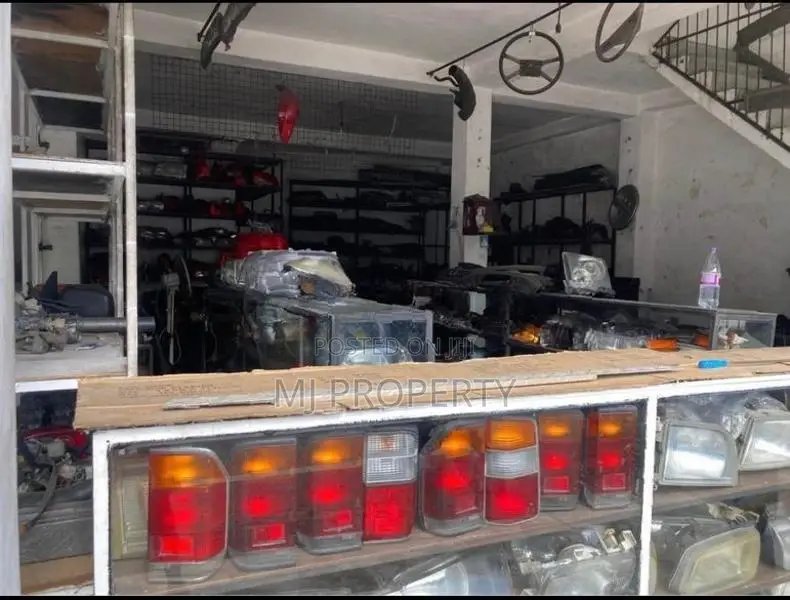( TC-1270) Valuable Commercial Building For Sale in Dehiwala