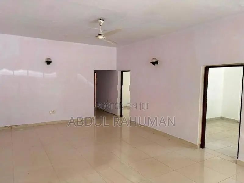 Upstairs House in Colombo 5