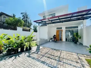 5-Bedroom House for Sale in Kottawa