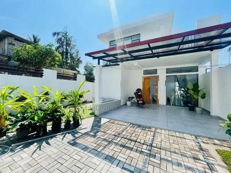 5-Bedroom House for Sale in Kottawa
