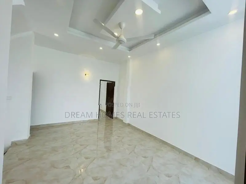 5-Bedroom House for Sale in Kottawa