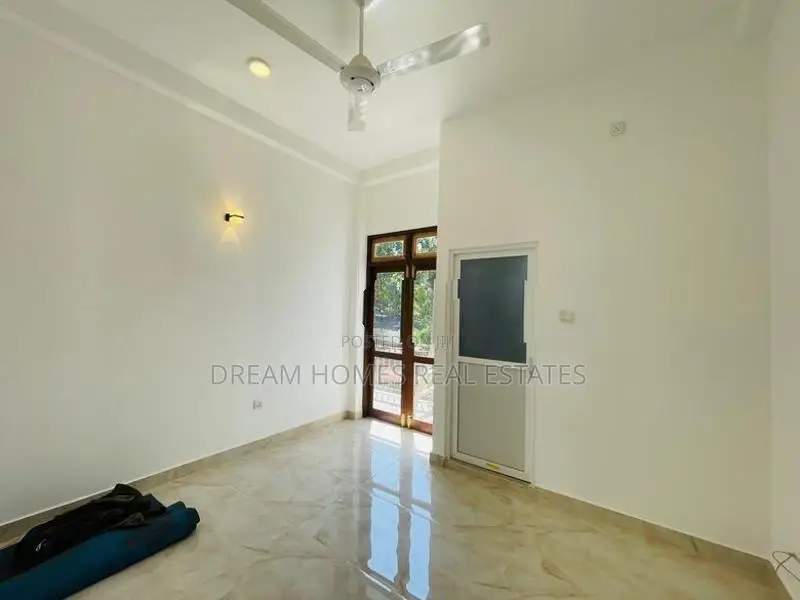 5-Bedroom House for Sale in Kottawa
