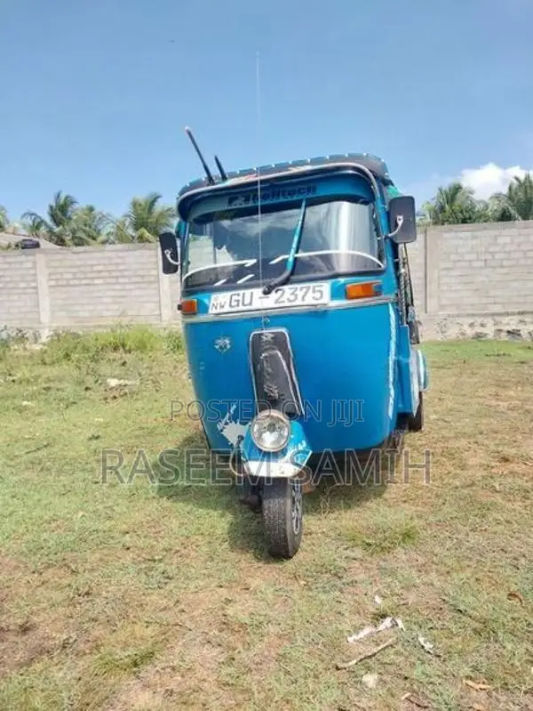 Bajaj RE 2002