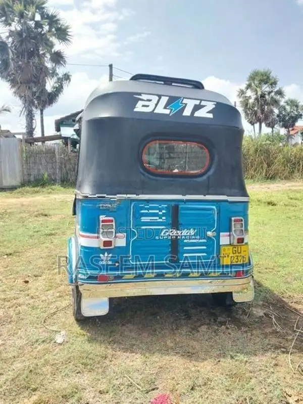 Bajaj RE 2002