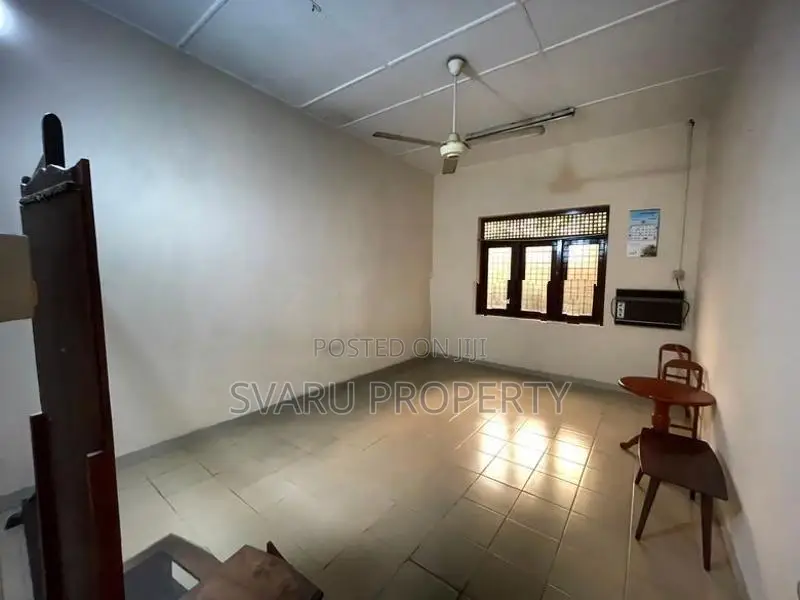 Colombo 05 Semi Furnished 02 Bedroom House For Rent