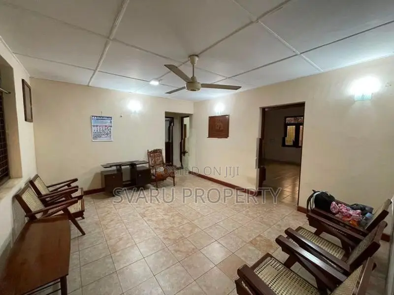 Colombo 05 Semi Furnished 02 Bedroom House For Rent