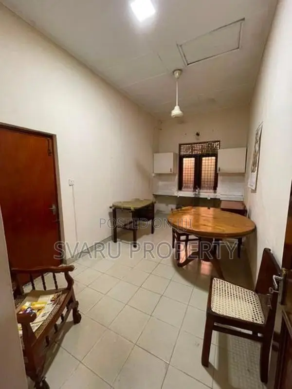 Colombo 05 Semi Furnished 02 Bedroom House For Rent