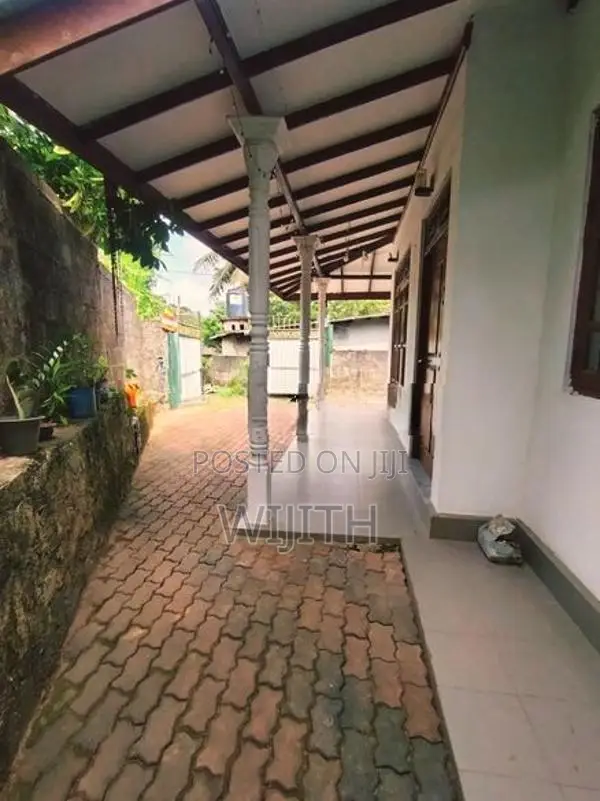පදිංචියට සෑදු තනිමහල් නිවසක් විකිනිමට හොමගම