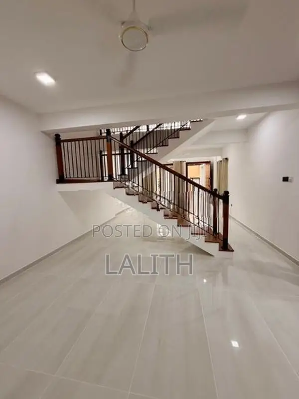 Spacious 4-Bedroom House Facing Pothuarawa Road, Malabe
