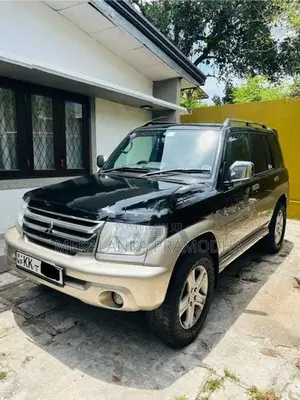 Mitsubishi Pajero H77 2000