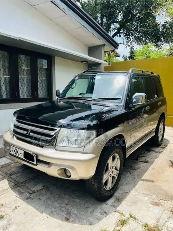 Mitsubishi Pajero H77 2000