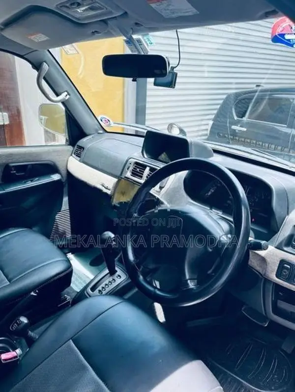 Mitsubishi Pajero H77 2000