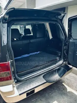 Mitsubishi Pajero H77 2000