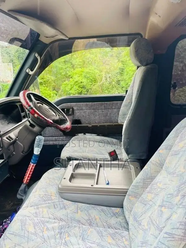 Nissan Caravan 1996