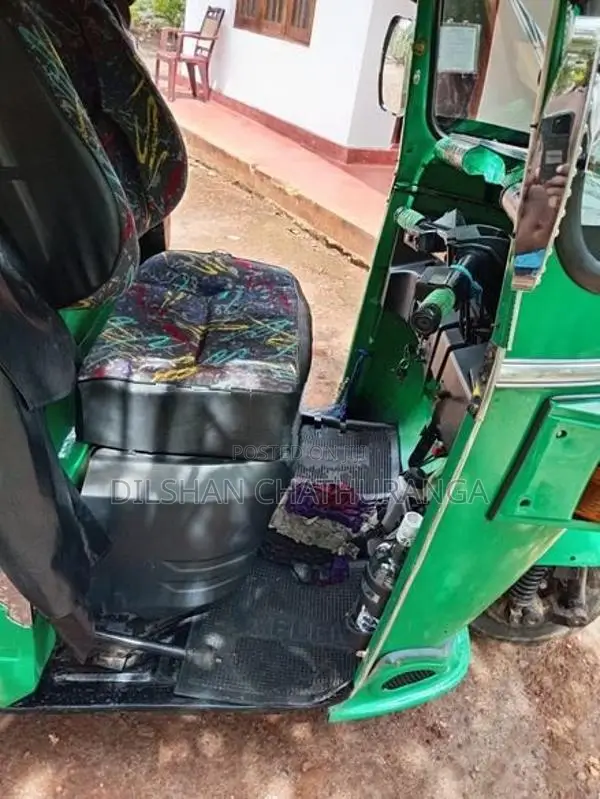 Bajaj RE 2012