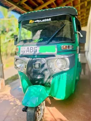 Bajaj RE 2015