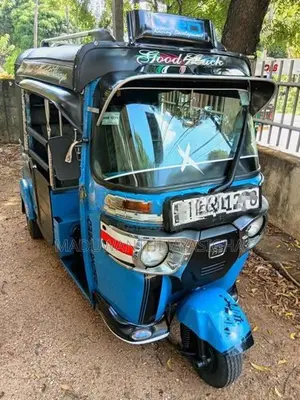 Bajaj RE 2018
