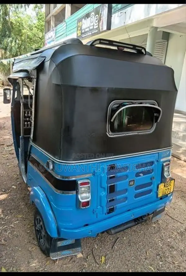 Bajaj RE 2018