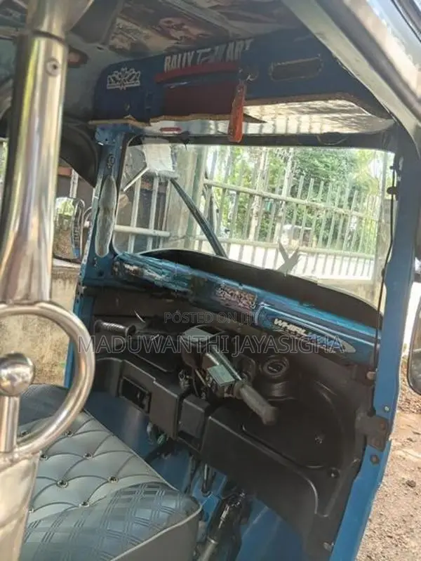 Bajaj RE 2018