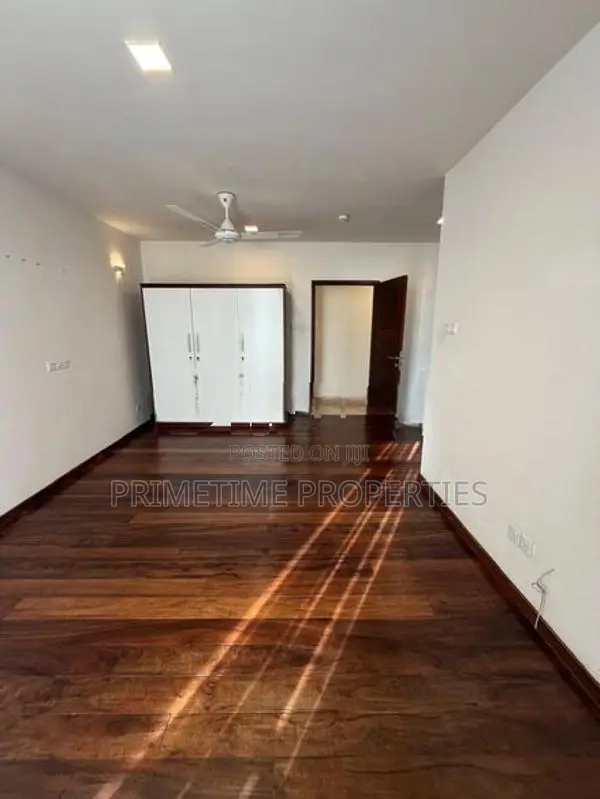3 Bedroom Unfurnished Apartment for Rent in Colombo 03