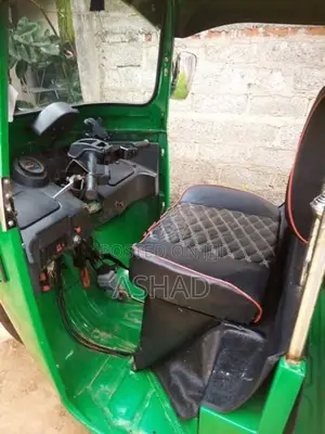 Bajaj RE 2010