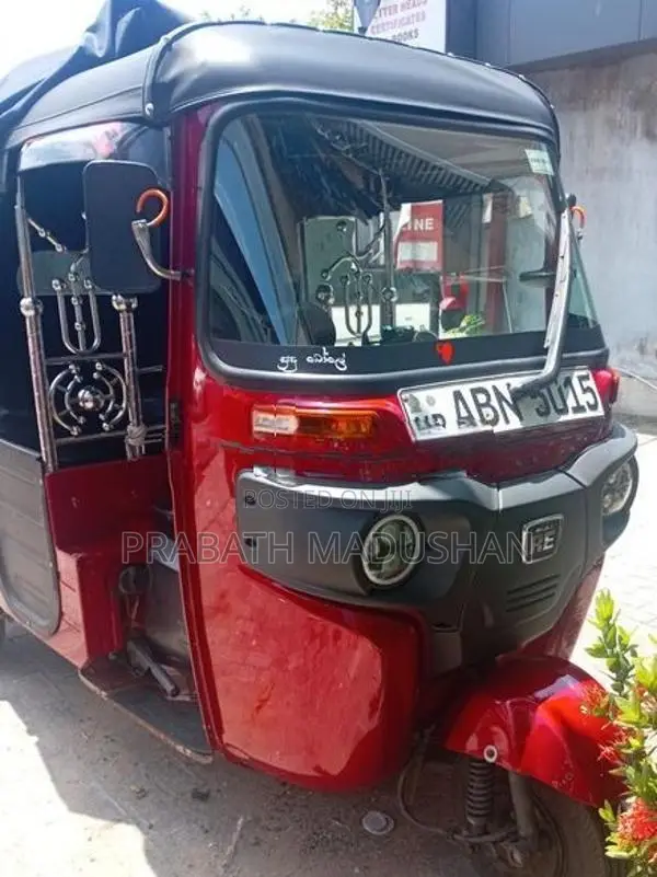 Bajaj RE 2016