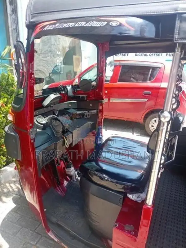 Bajaj RE 2016