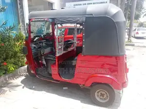 Bajaj RE 2016